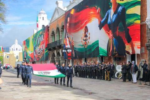 Blanca Angulo encabeza honores a la bandera en Plaza de la Constitución imagen 4