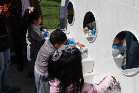 Alcalde de Tepetitla entrega obra en el preescolar “Fernando Montes De Oca” imagen 2