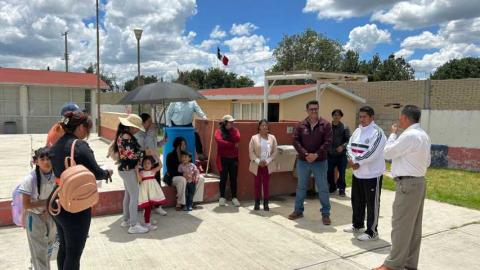 Alcalde de Tetla se reúne con el comité de la Telesecundaria Revolución Mexicana imagen 4
