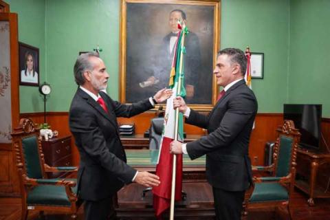 Alcalde Alfonso Sánchez custodió el lábaro patrio y leyó el acta de Independencia durante el Grito imagen 3