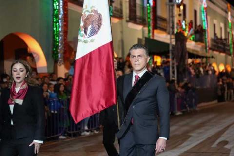 Alcalde Alfonso Sánchez custodió el lábaro patrio y leyó el acta de Independencia durante el Grito imagen 2
