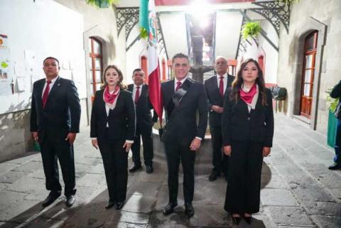 Alcalde Alfonso Sánchez custodió el lábaro patrio y leyó el acta de Independencia durante el Grito imagen 4