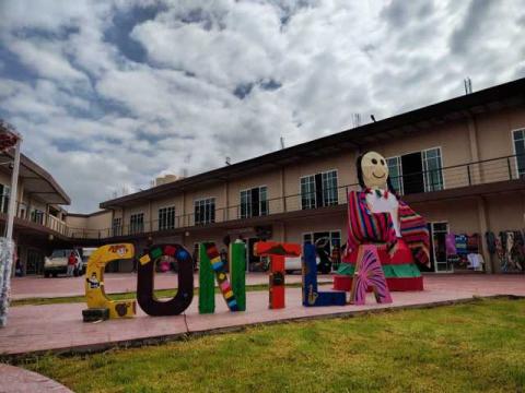 El tianguis artesanal del sarape en Contla para los "San Miguelitos" arrancó con todo imagen 5