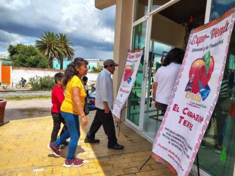 El tianguis artesanal del sarape en Contla para los "San Miguelitos" arrancó con todo imagen 12