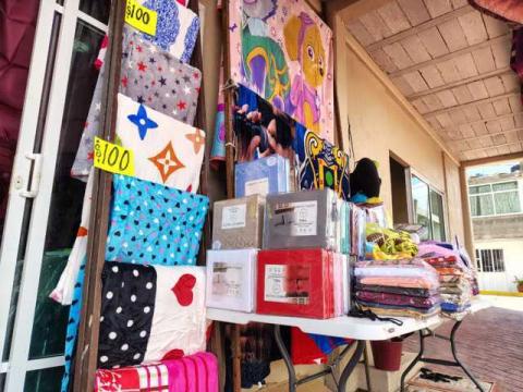 El tianguis artesanal del sarape en Contla para los "San Miguelitos" arrancó con todo imagen 20