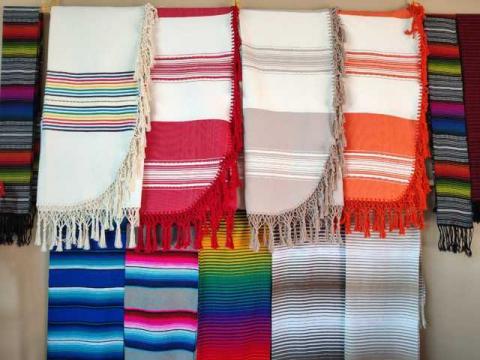 El tianguis artesanal del sarape en Contla para los "San Miguelitos" arrancó con todo imagen 9
