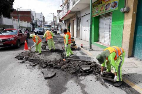 Continúan las jornadas de bacheo en Chiautempan imagen 3
