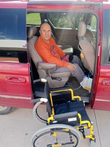 Tetla avanza con la entrega de sillas de ruedas a través del sistema DIF imagen 2
