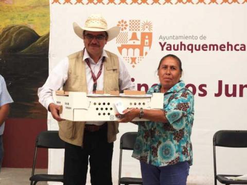 Entrega David Vega Terrazas paquetes de especies menores imagen 2