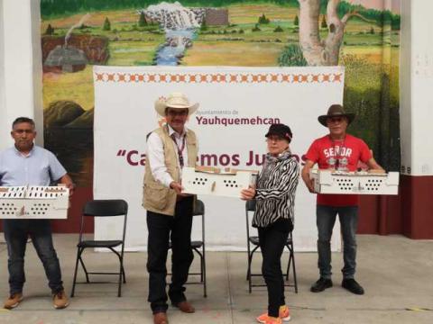 Entrega David Vega Terrazas paquetes de especies menores imagen 3