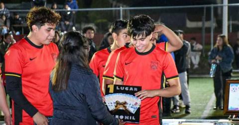 Espectacular final del Torneo de Fut7 en Tlaxco imagen 2