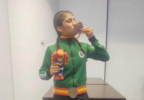 Alcalde de Tetla felicita a Aislinn Escárcega por ganar oro en Torneo BOXAM imagen 1