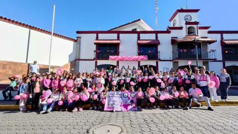 Ayuntamiento de Panotla conmemora el día internacional de la lucha contra el cáncer de mama con caminata por la prevención imagen 3