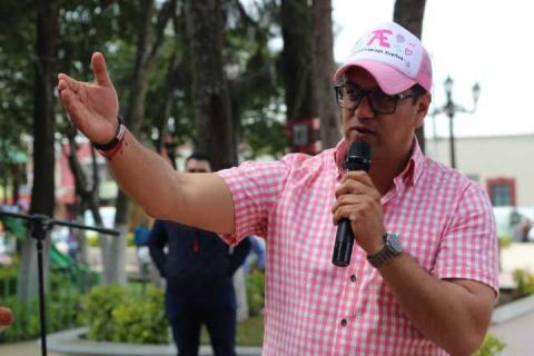 Giovani Montiel López participó en la caminata por el Día Mundial de la Lucha contra el Cáncer de Mama imagen 1
