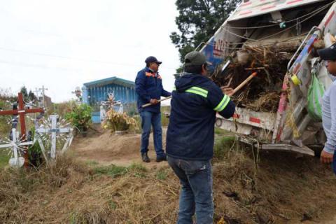 Gobierno de Tepetitla realiza jornada de limpieza en panteones de la cabecera municipal imagen 3