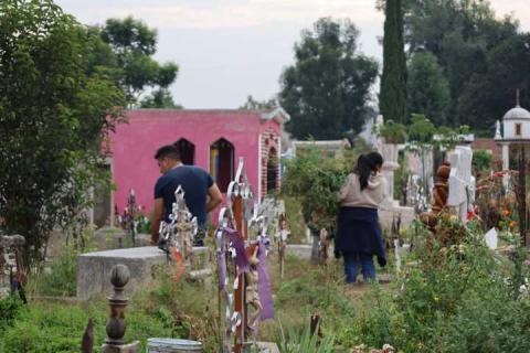 Gobierno de Tepetitla realiza jornada de limpieza en panteones de la cabecera municipal imagen 4