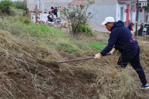 Gobierno de Tepetitla realiza jornada de limpieza en panteones de la cabecera municipal imagen 9