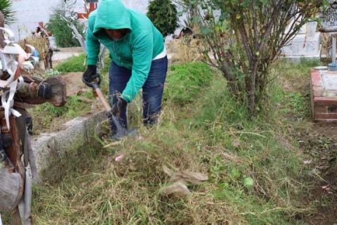 Gobierno de Tepetitla realiza jornada de limpieza en panteones de la cabecera municipal imagen 11