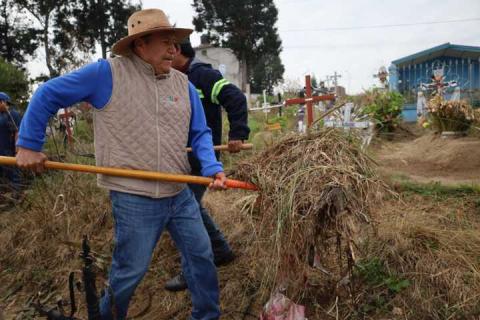 Gobierno de Tepetitla realiza jornada de limpieza en panteones de la cabecera municipal imagen 6