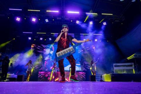 Raymix enciende “Tlaxcala, La Feria De Ferias 2025” y convierte el teatro del pueblo en una pista de baile imagen 5