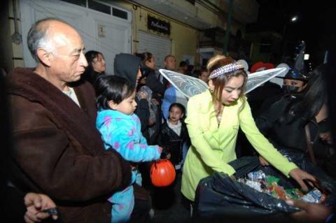 Contla revive sus raíces con el Desfile de Calaveras en el Festival de Día de Muertos Mictlán imagen 17