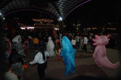 Contla revive sus raíces con el Desfile de Calaveras en el Festival de Día de Muertos Mictlán imagen 6