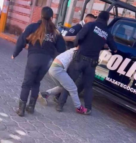Pobladores de Mazatecochco lograron la detención de ladrones, pero policías los tuvieron que liberar debido a sus errores imagen 3