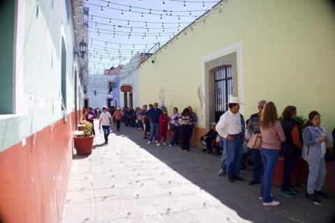 Ciudadanía responde con entusiasmo al inicio del Buen Fin 2025 en Huamantla imagen 3