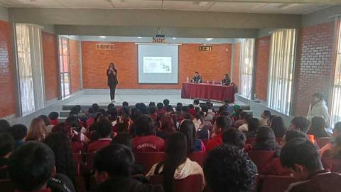 SMDIF Huamantla e Instituto Municipal de la Mujer fortalecen la prevención con la conferencia “Es posible erradicar la violencia” en el CBTis No. 61 imagen 3