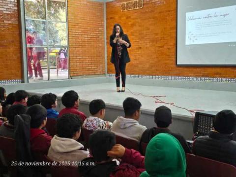 SMDIF Huamantla e Instituto Municipal de la Mujer fortalecen la prevención con la conferencia “Es posible erradicar la violencia” en el CBTis No. 61 imagen 2