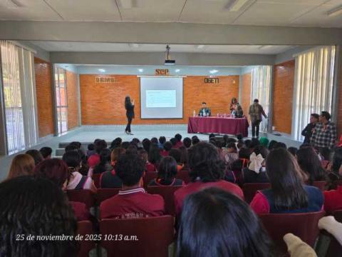 SMDIF Huamantla e Instituto Municipal de la Mujer fortalecen la prevención con la conferencia “Es posible erradicar la violencia” en el CBTis No. 61 imagen 1