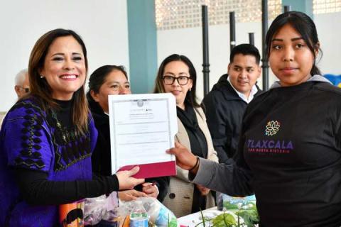 Educación sin fronteras: Entrega de certificados de primaria y secundaria en Tlaltelulco imagen 4