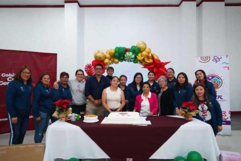 El Presidente Municipal Giovani Montiel celebra posada navideña con pacientes y personal de la UBR imagen 5