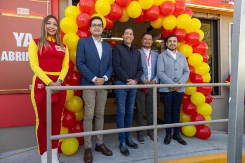 Salvador Santos inaugura tienda OXXO en Ciudad Industrial Xicohténcatl II imagen 7