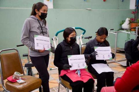 Ayuntamiento de Huamantla impulsa jornada de salud y belleza para adultos mayores imagen 2