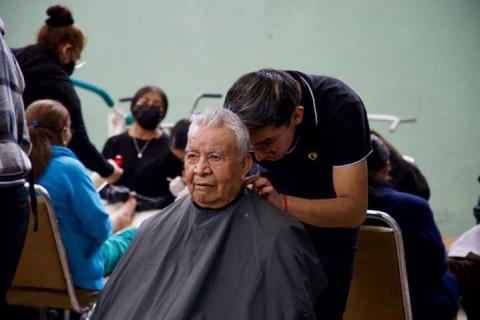Ayuntamiento de Huamantla impulsa jornada de salud y belleza para adultos mayores imagen 1