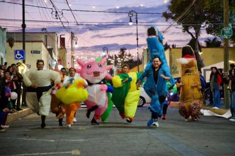 Celebran creatividad y tradición con el “Piñatón 2025” y la carrera de botargas en la Aldea Mágica imagen 8
