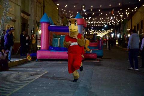 Celebran creatividad y tradición con el “Piñatón 2025” y la carrera de botargas en la Aldea Mágica imagen 3