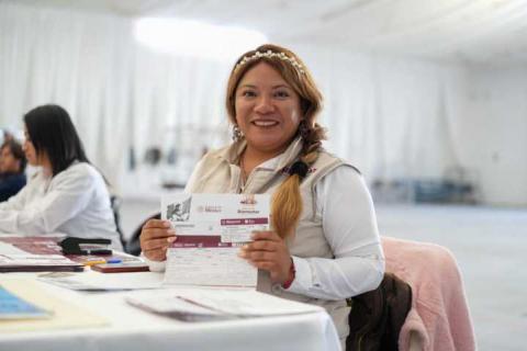 Entrega Secretaría de Bienestar 817 Tarjetas a Personas Adultas Mayores imagen 2