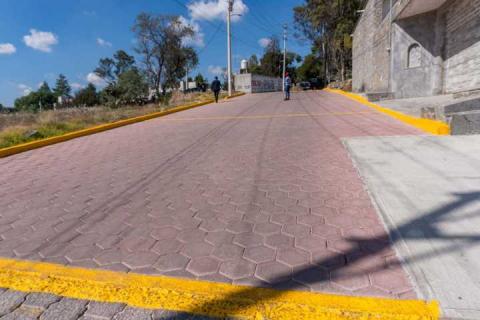Entrega Javier Rivera Bonilla tres calles en San Luis Apizaquito con inversión de 1.6 mdp imagen 1