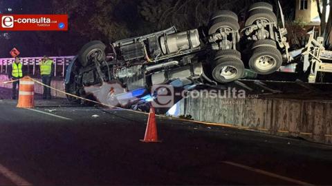 Chofer muere al volcar su camión pesado en la Tlaxcala–Apizaco