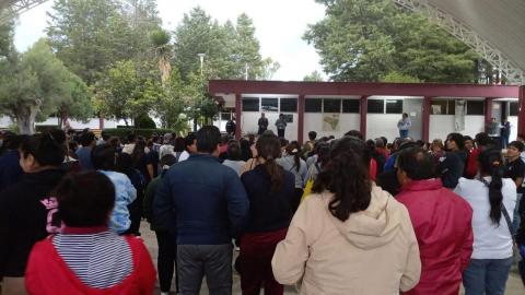 Padres reclaman y exigen cuentas claras por cuotas, mientras el CBTIS 03 se cae a pedazos