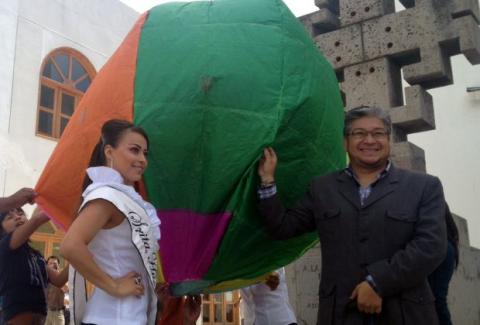 Inician festejos a la Virgen de la Caridad en Huamantla, el "Tiburón" encabeza desfile