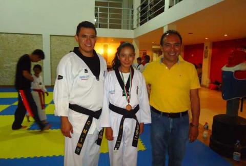 Medallista olímpica fue reconocida en su natal Zacatelco imagen 1