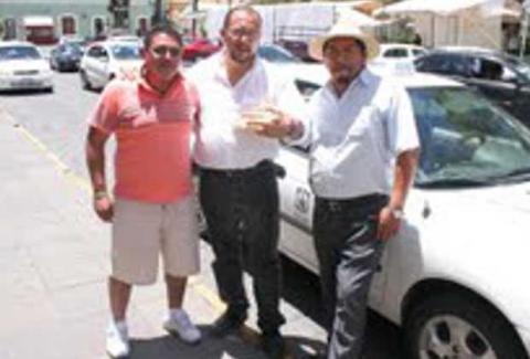 Taxistas del Centro Histórico dan su apoyo a Antonio Velázquez