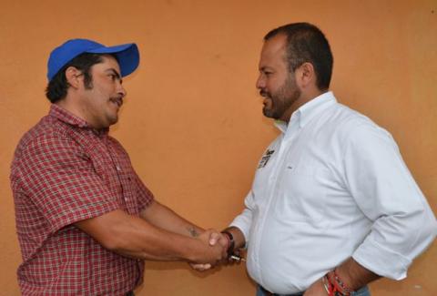 Paco Hernández busca el voto en San Hipolito imagen 1