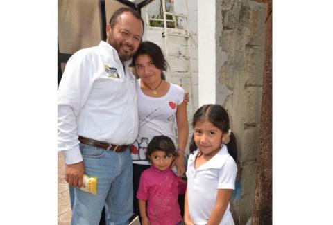 Paco Hernández busca el voto en San Hipolito imagen 2