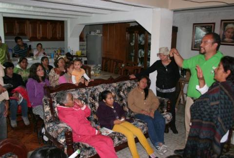 Vecinos de Unidad Habitación ven en Toño Velázquez que hay esperanza