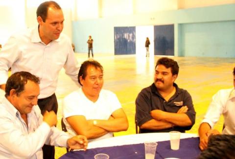 Jorge Luis Vázquez festeja día del chofer