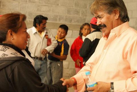 Con la presencia de la internacional Sonora Santanera y Campeche Show, Reyes Ruiz Peña dará por concluida su campaña politica, en punto de las ocho de la noche en la explanada del parque Cuauhtemoc. Con la presencia de la internacional Sonora Santanera y Campeche Show, Reyes Ruiz Peña dará por concluida su campaña politica, en punto de las ocho de la noche en la explanada del parque Cuauhtemoc.